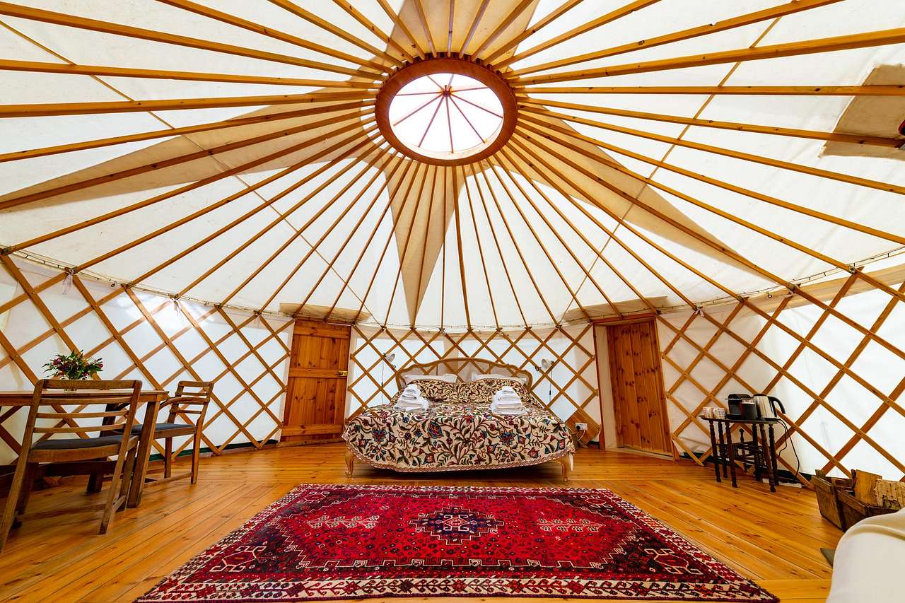 Pippin: Luxury Ensuite Yurt with Hot-tub