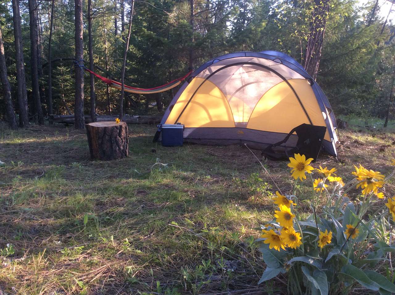 Sleeping on the Earth rejuvenates and strengthens. Alternative to sleeping on the platform.