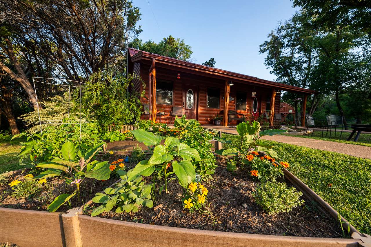 Nicole Creek Cabins and RV Park