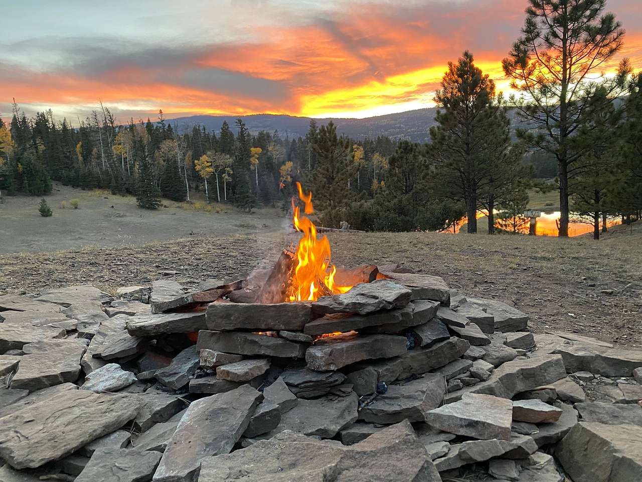 Enchanted Circle Campground (E<<)