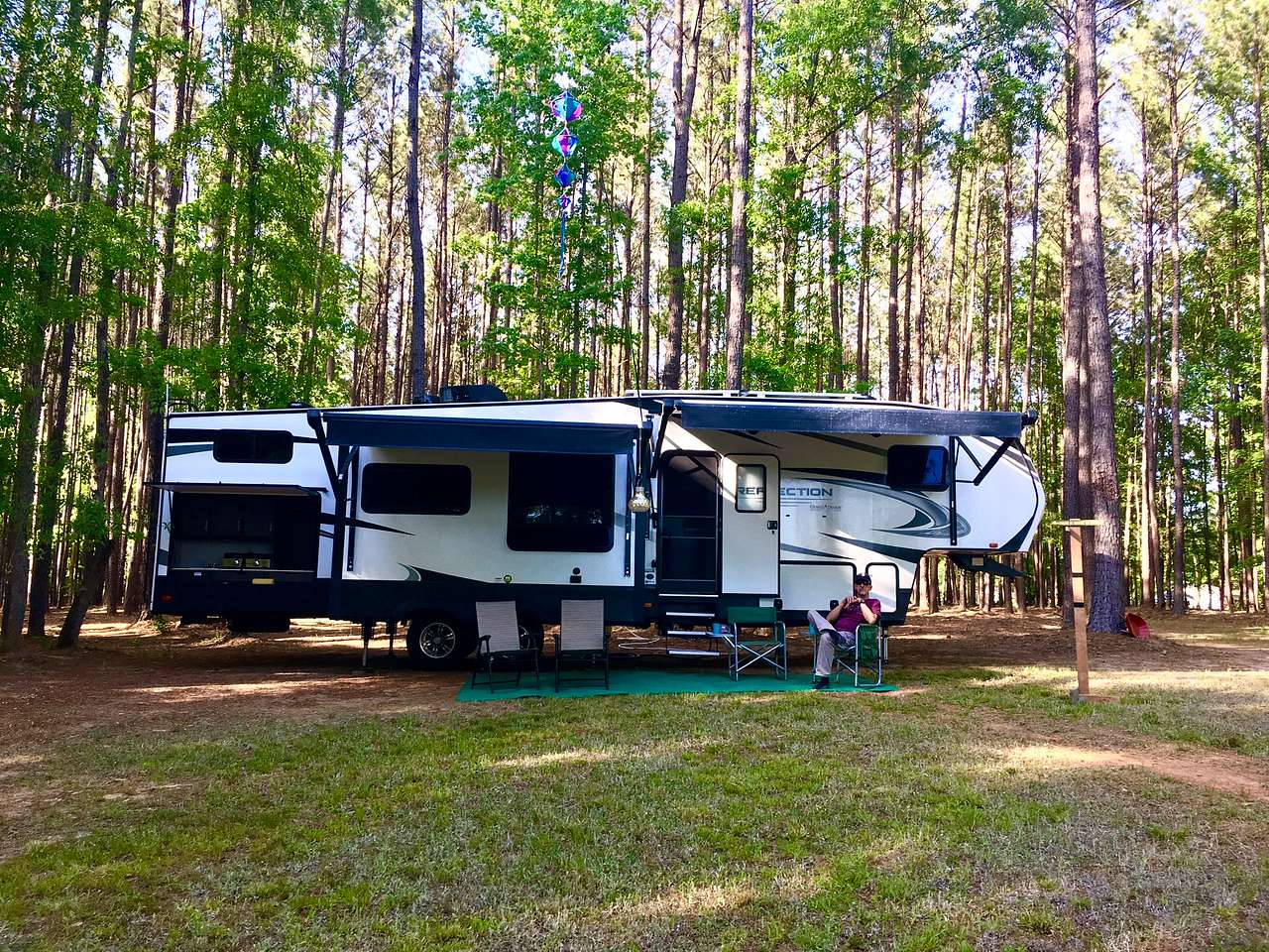 Great site to put our RV. I’m loving the view 