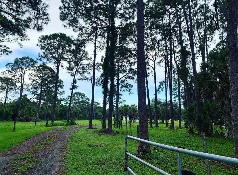 Bell Oaks Ranch 5 min from Beach
