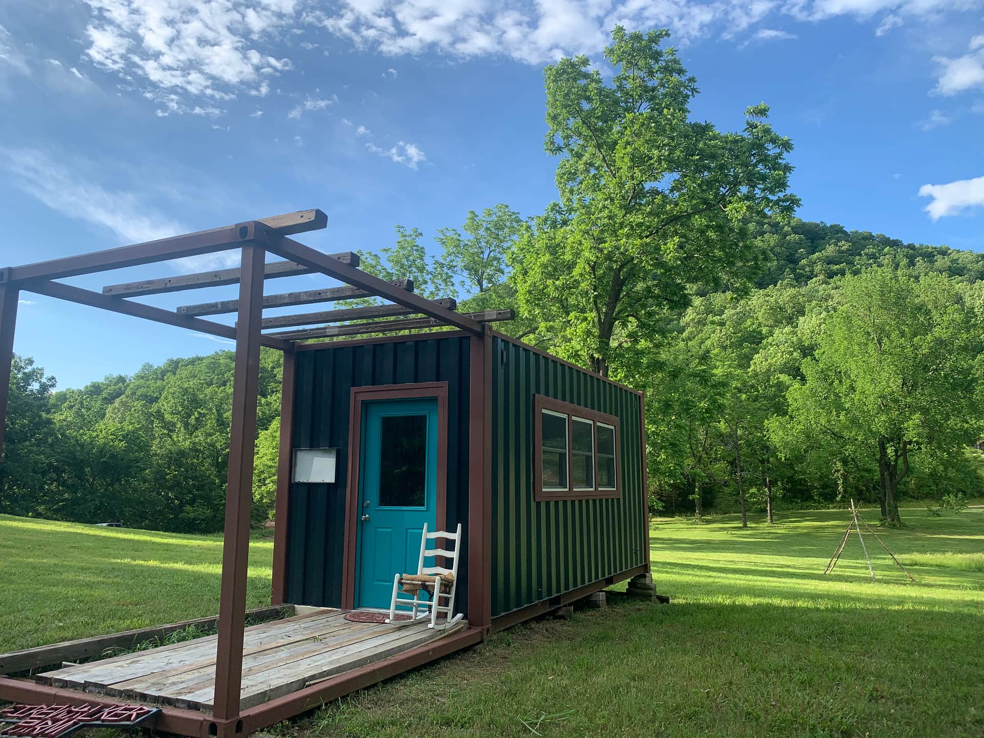 Off grid tiny house full of charm and so peaceful