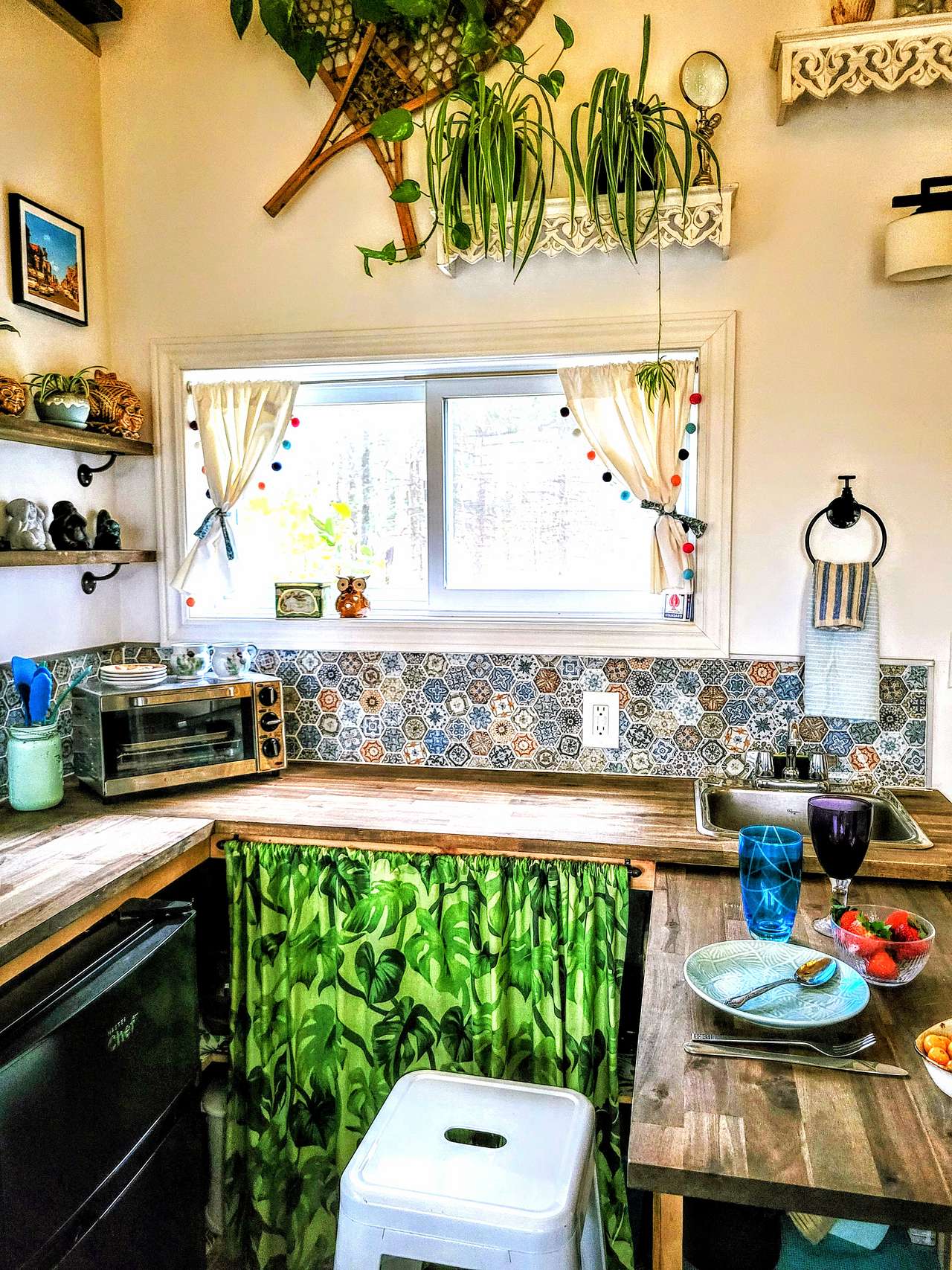 View amenities photos of Tiny Teal Cabin