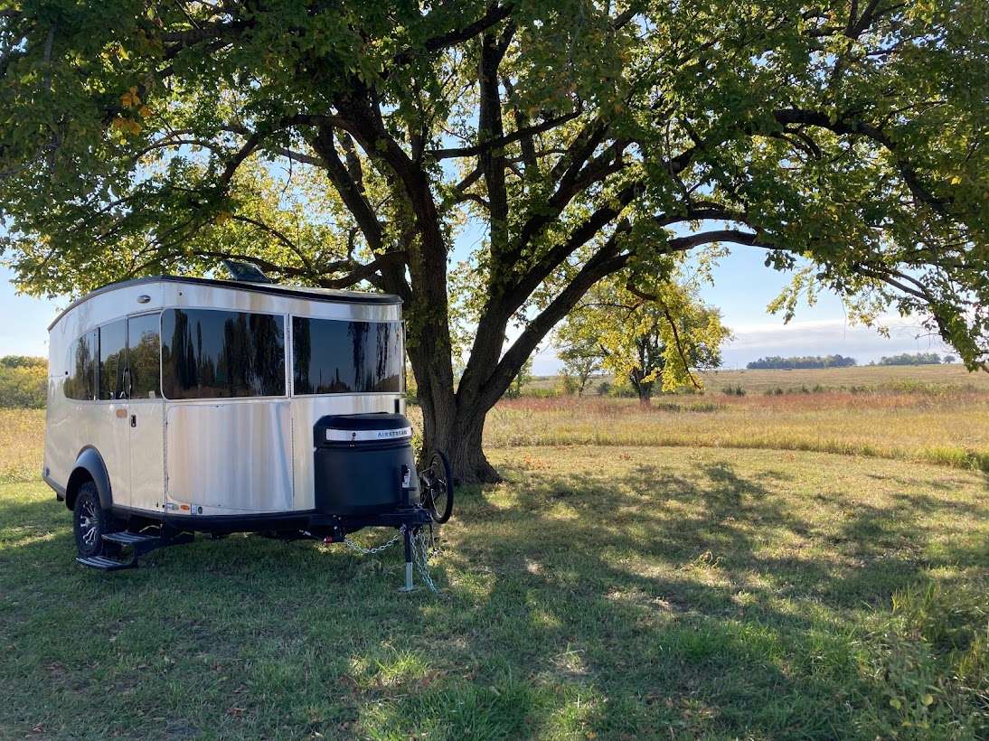 View rigs & rvs photos of Basecamp Flint Hills
