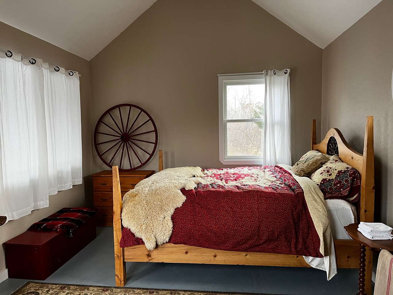 Water Cabin Queen Bed