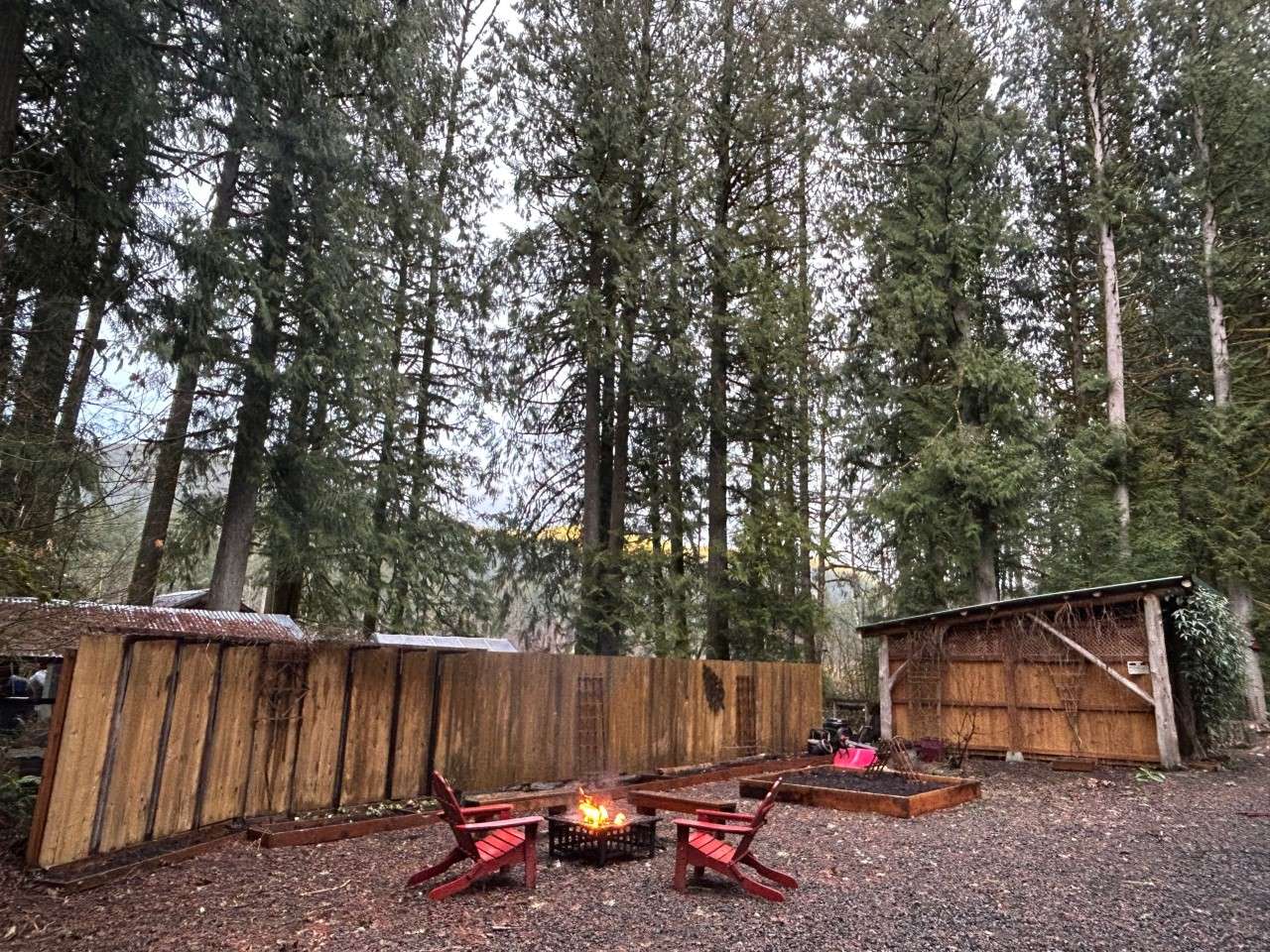 Private space to warm up and unwind! Dogs welcome! 🐾