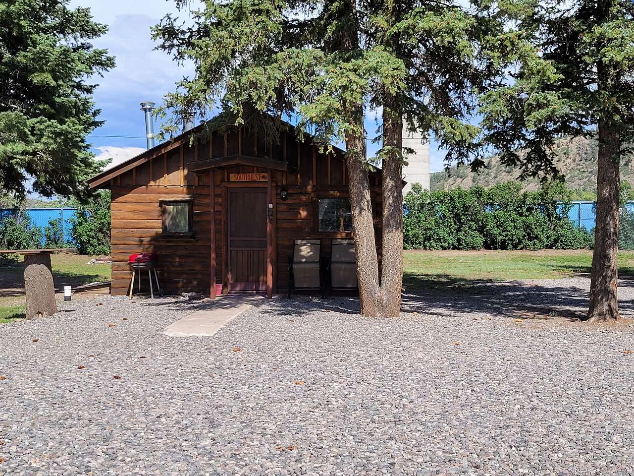 Chinook Cabins & RV Park