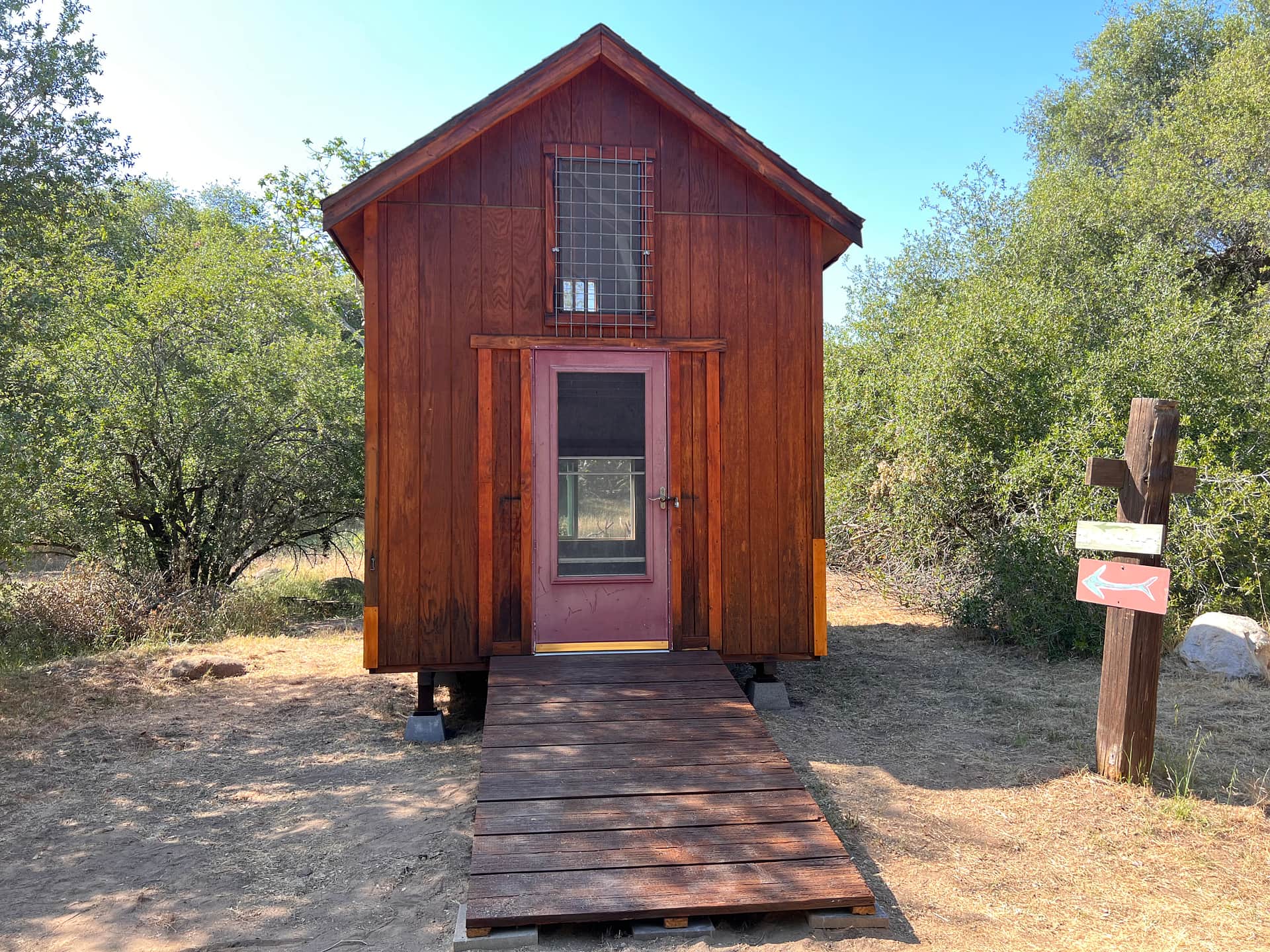 Front view w. ramp entrance