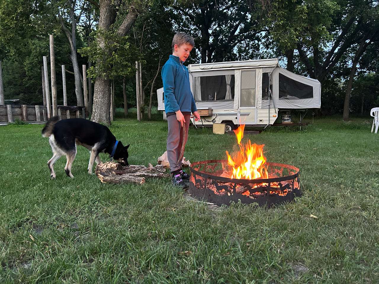 host provided ample firewood, quite and cozy spot!