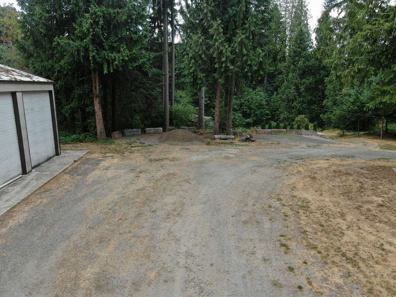 2 parking areas are available for dispersed campers on the property. You can park in either of the concrete block areas.  There is a 30 amp RV plug behid the shop area . You can back into the spot begind the building, to the left. Please try not to block the other parking areas. 

If you need help backing in, feel free to ask for help. Stu or Anita can get you where you want to go.