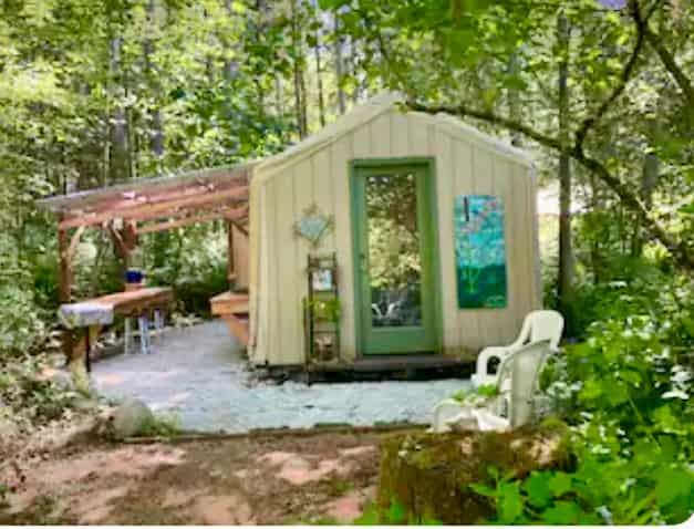 The Dragonfly Den is a 10x20 canvas walled cabin with a wooden floor, twin beds, private fully equipped outdoor kitchen, private bbq,  private outhouse with composting toilet and access to shared shower and shared firepit. 