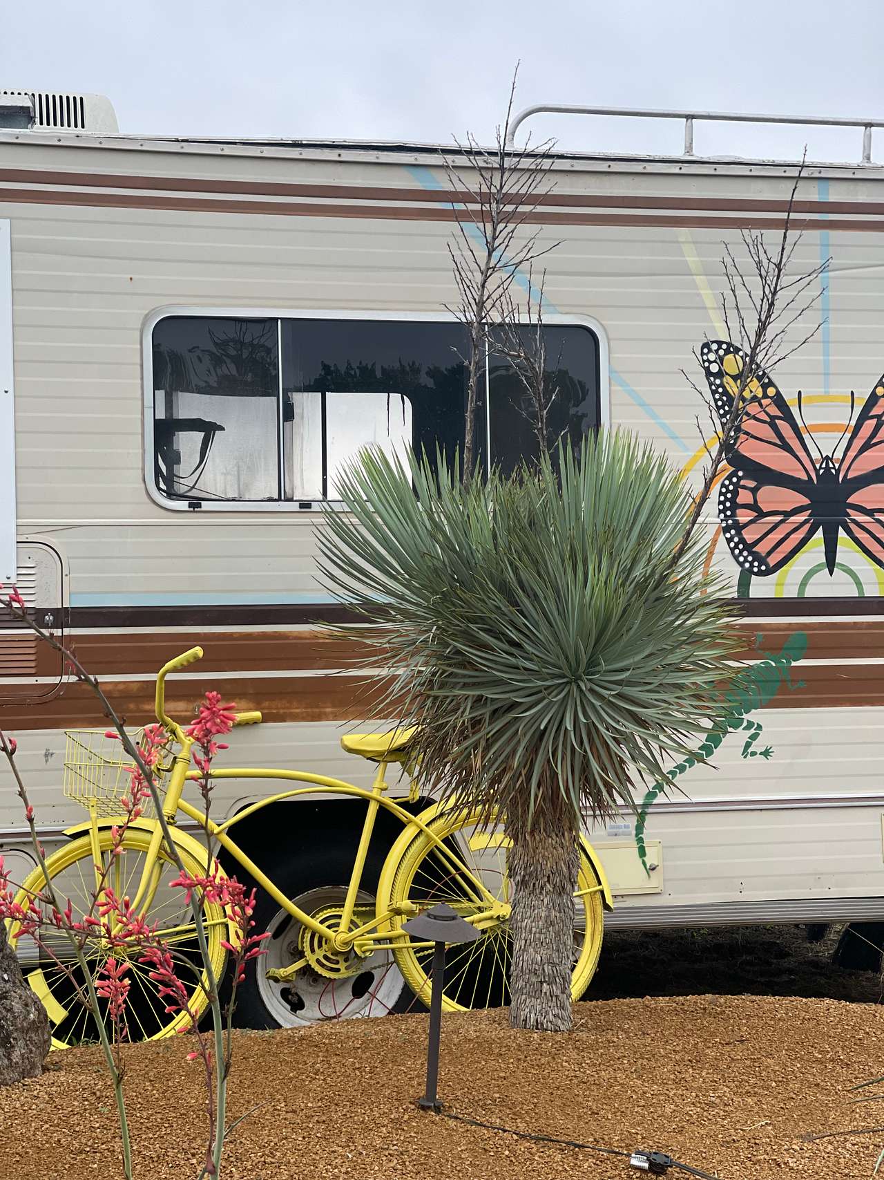 Paradise Valley Outlanders Plot
