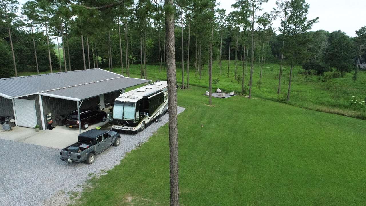 View rigs & rvs photos of Home Town Host