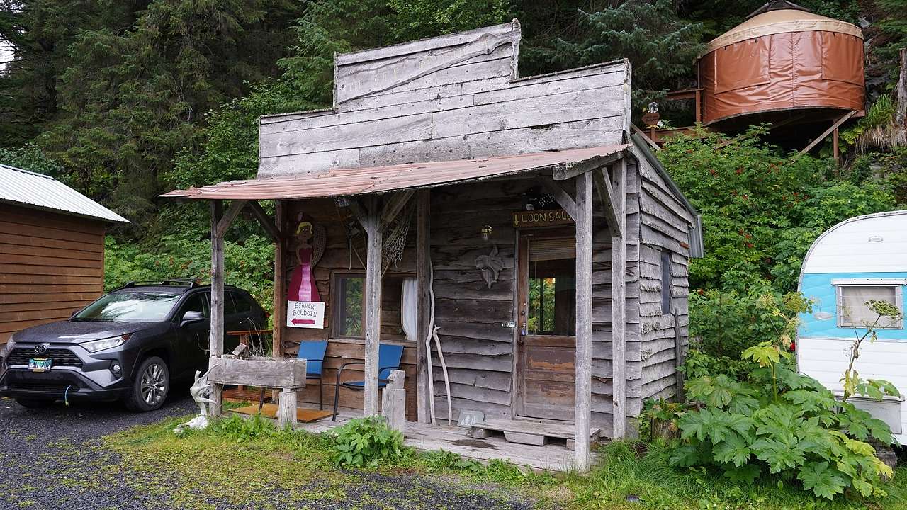 Nauti Otter Inn and Yurt Village