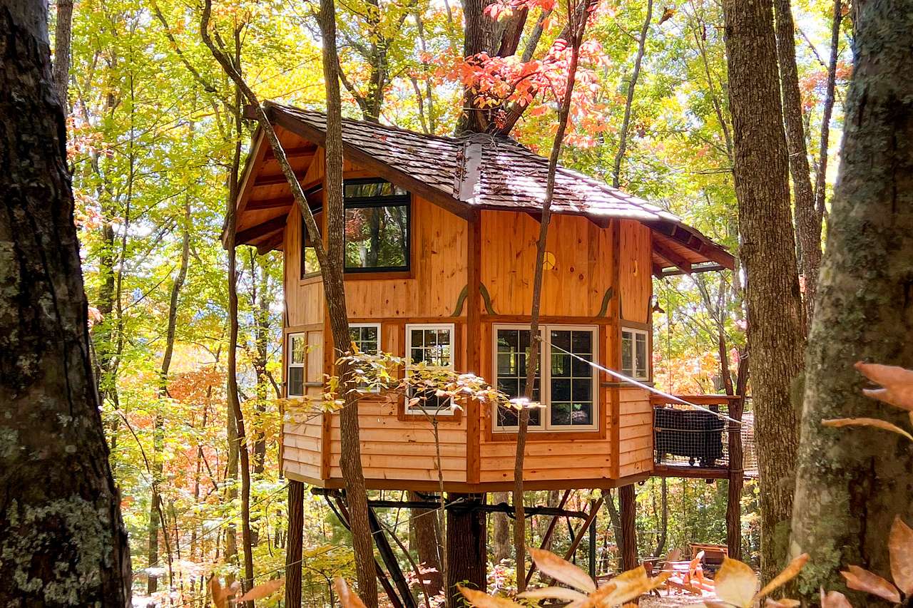 View lodging photos of Magical Treehouse Mountain Getaway