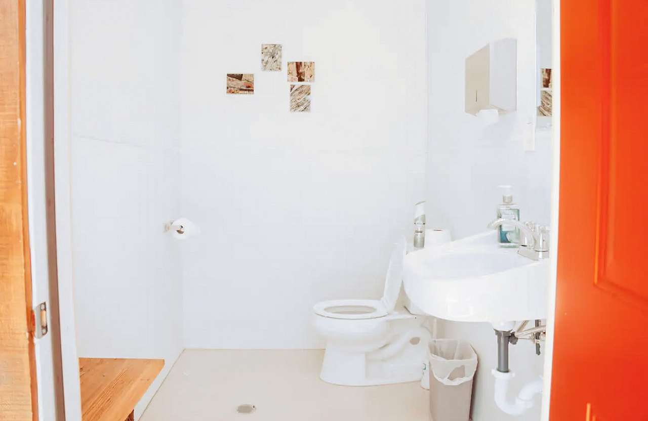 View amenities photos of Magical Treehouse Mountain Getaway