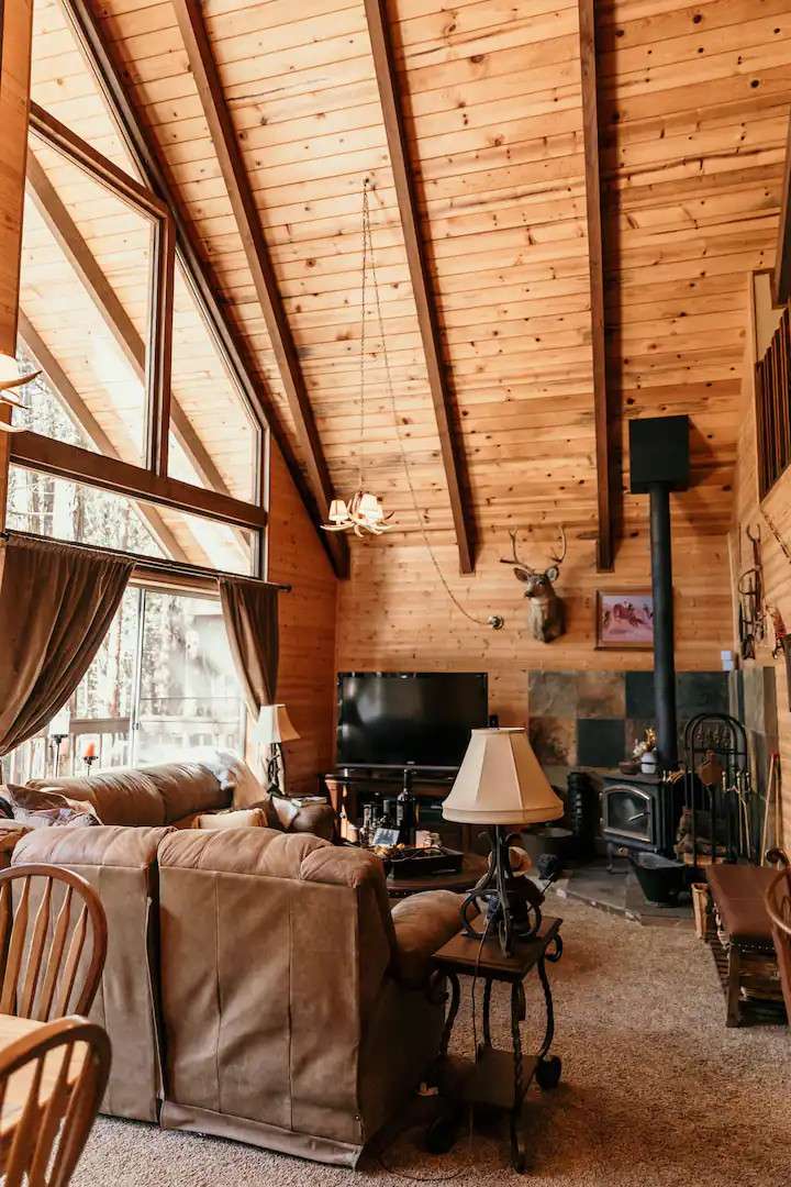 Take a look at this 3D Walkthrough: https://unbranded.youriguide.com/1618_mooncrest_dr_wofford_heights_ca/