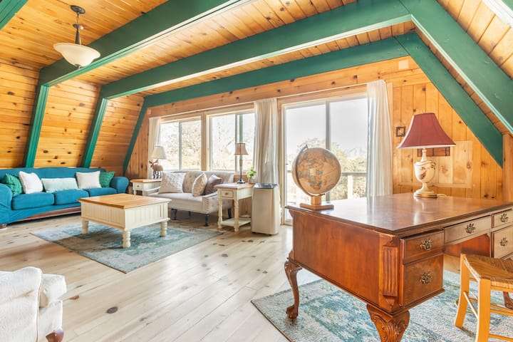 Spectacular A-Frame. Epic views!!
