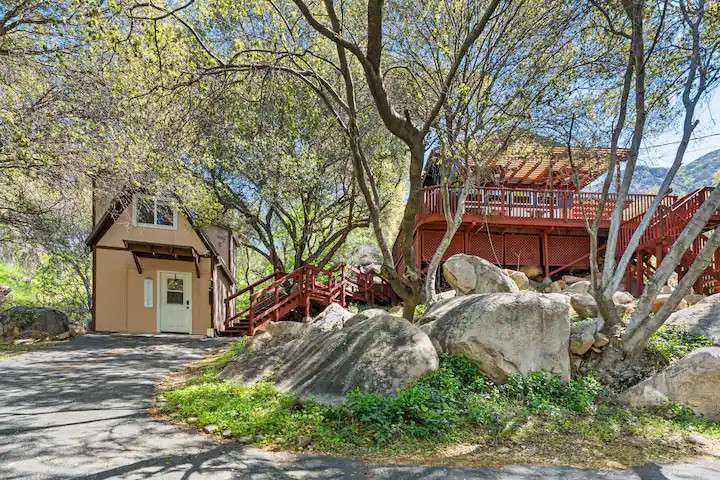 Sequoia Treehouse On the Rocks