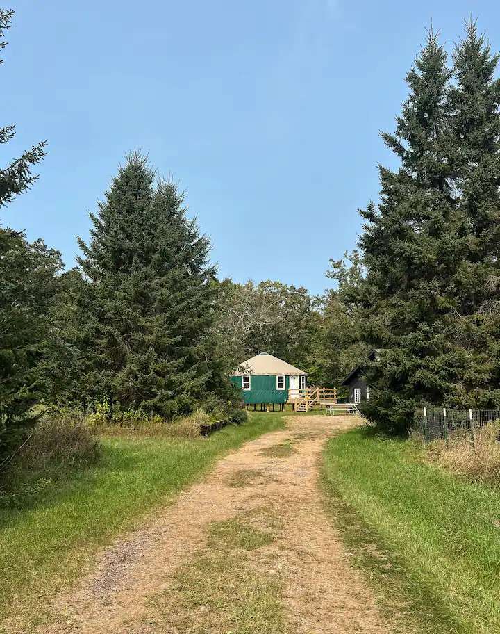 View more photos of DeLeeuw Dens