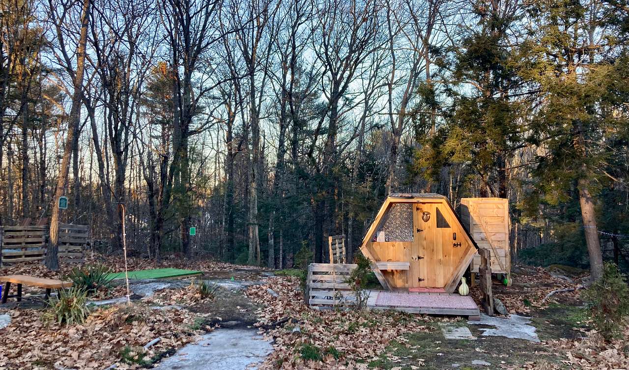 Runaround Woods Disc Golf & Cabins