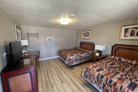 Badlands Hotel & Campground