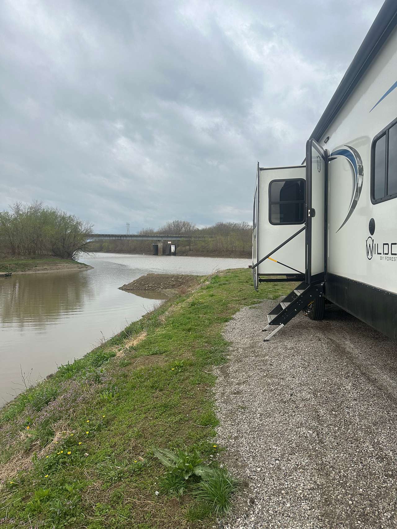 Kaskaskia River Camping & RV Park