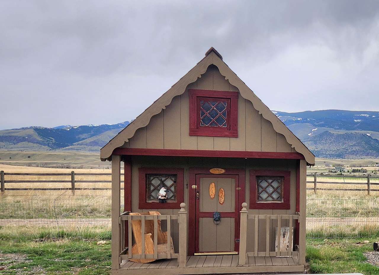 Welcome to our off-grid tiny Gnome Home. 
The inside is 7.5 x 6.5 feet wide with 8.5 high ceiling. 
The entrance door is 4 feet tall x 2 feet wide. 
You must duck to enter and leave, so please use caution :) 
There is a picnic table available. 
A firepit/wood.