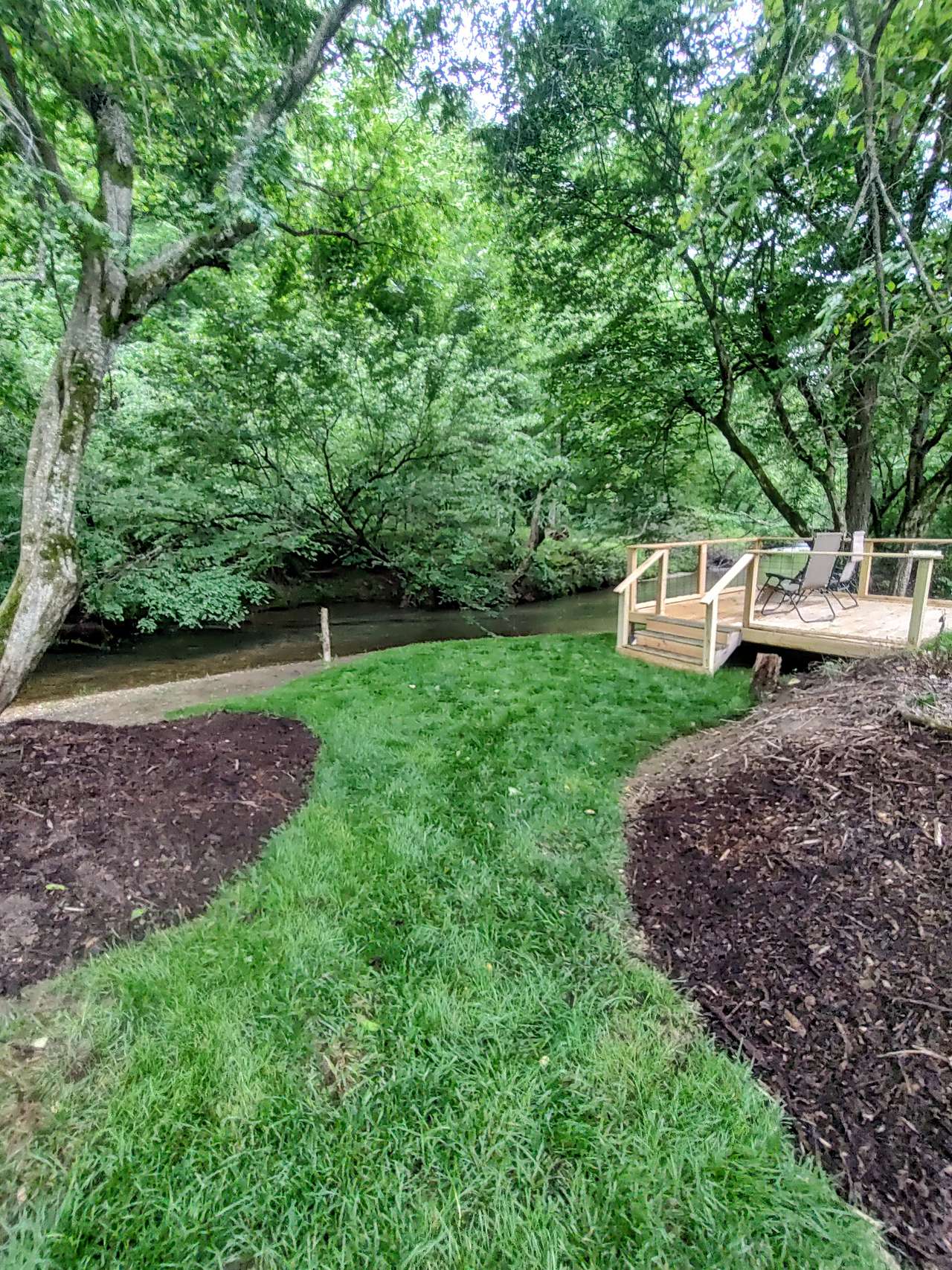 Broken Oak Riverside Getaway