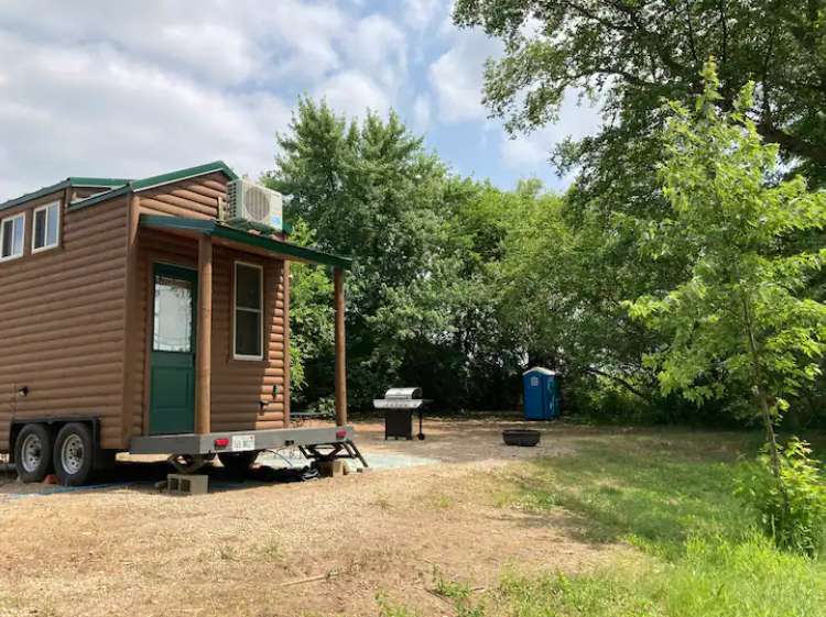 You have the whole private area past the cabin. Please park down on the end in that space. 