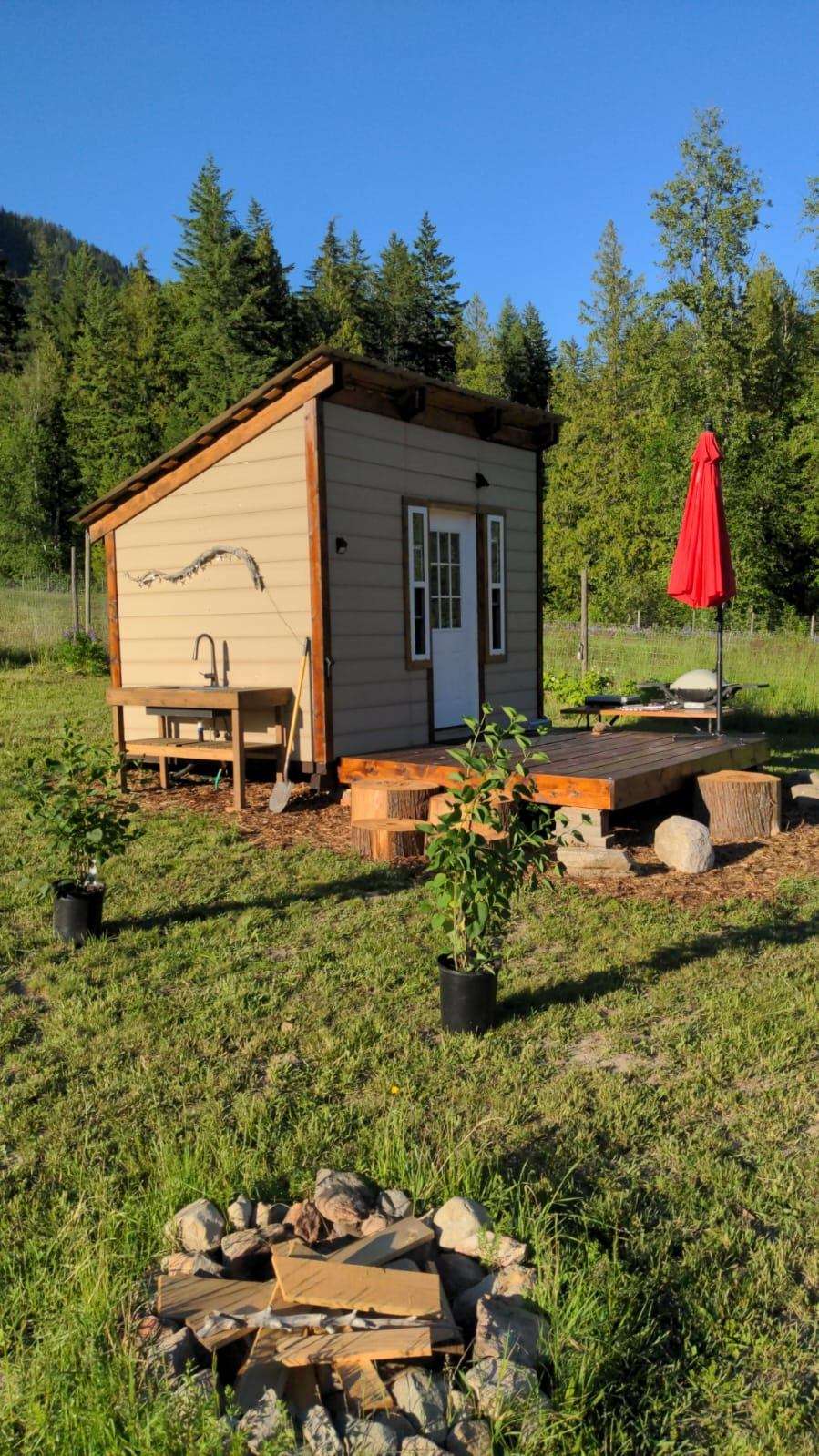Kootenay Born retreat by Arrow lake