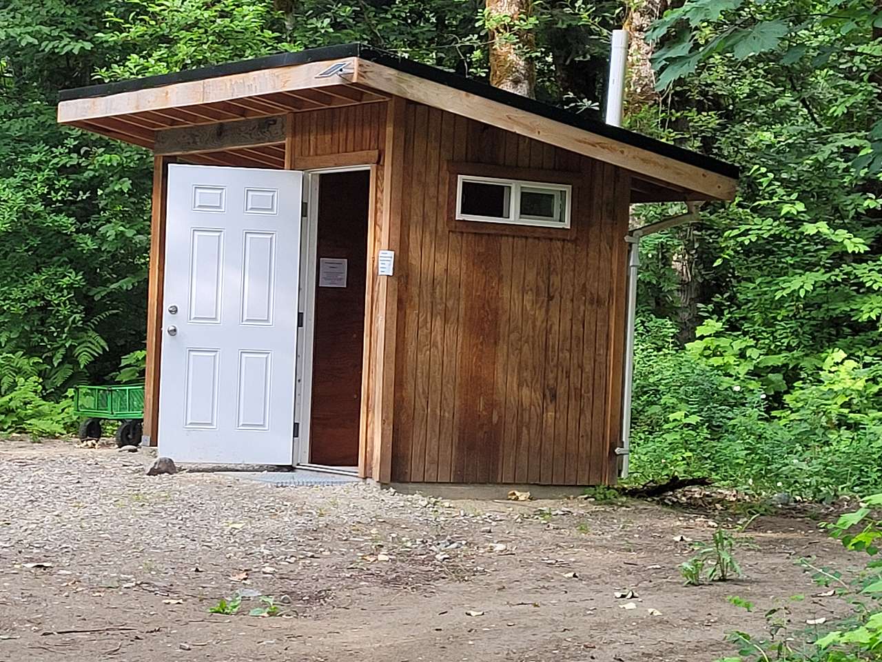 View amenities photos of Cascade River Retreat