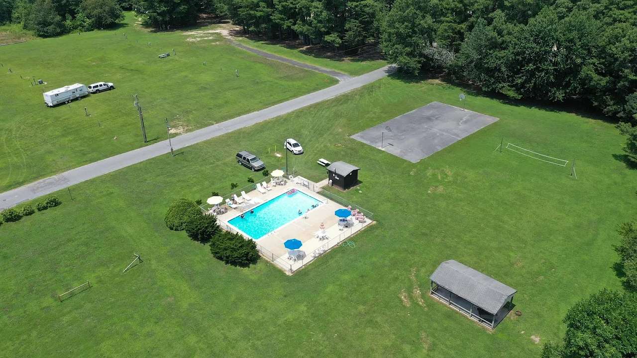 View amenities photos of G&R Campground