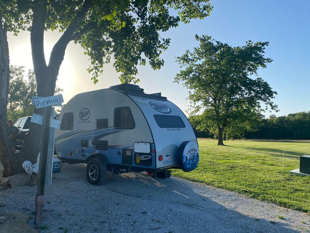 Our 19ft camper and 21 ft truck fit with ease.  Easy in and out. 