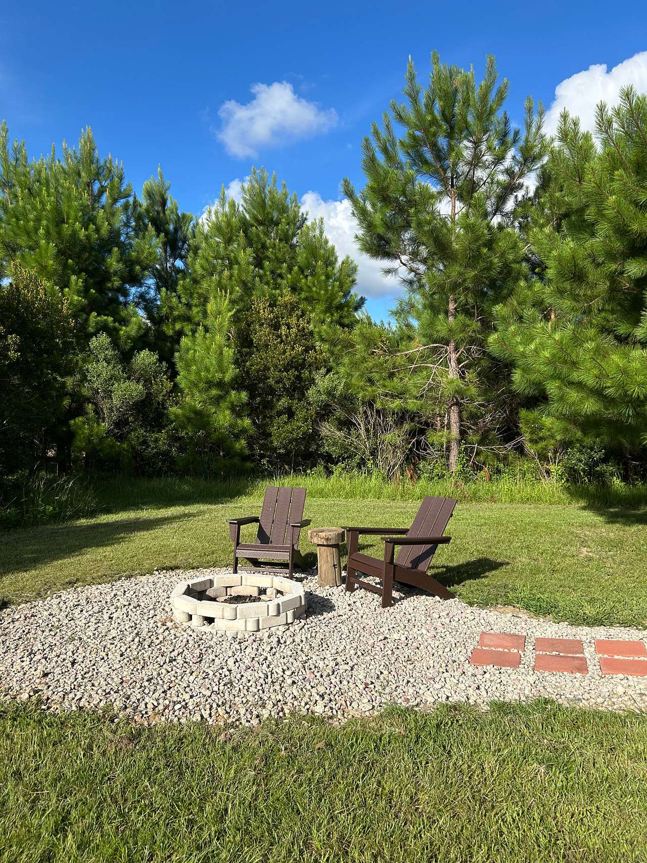 Nice fire pit with chairs 