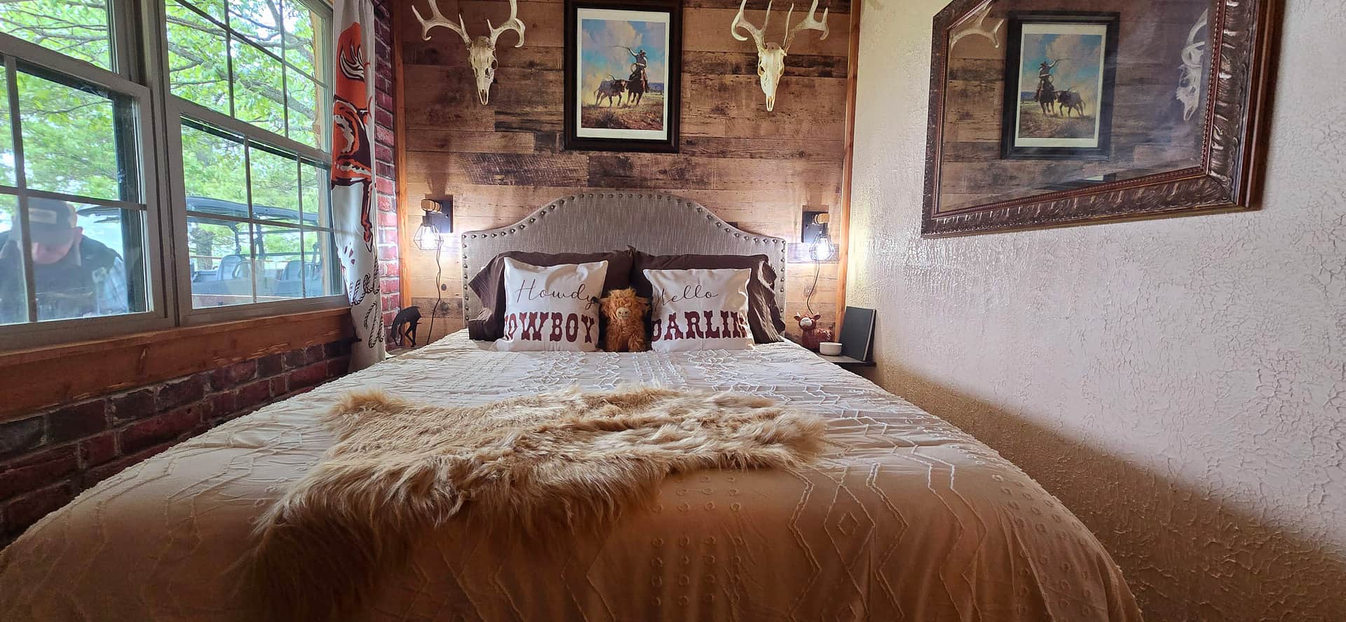 Sleep in a comfortable Queen bed. There are USB plugs on the nightstands for your electronics along with a sound machine. 