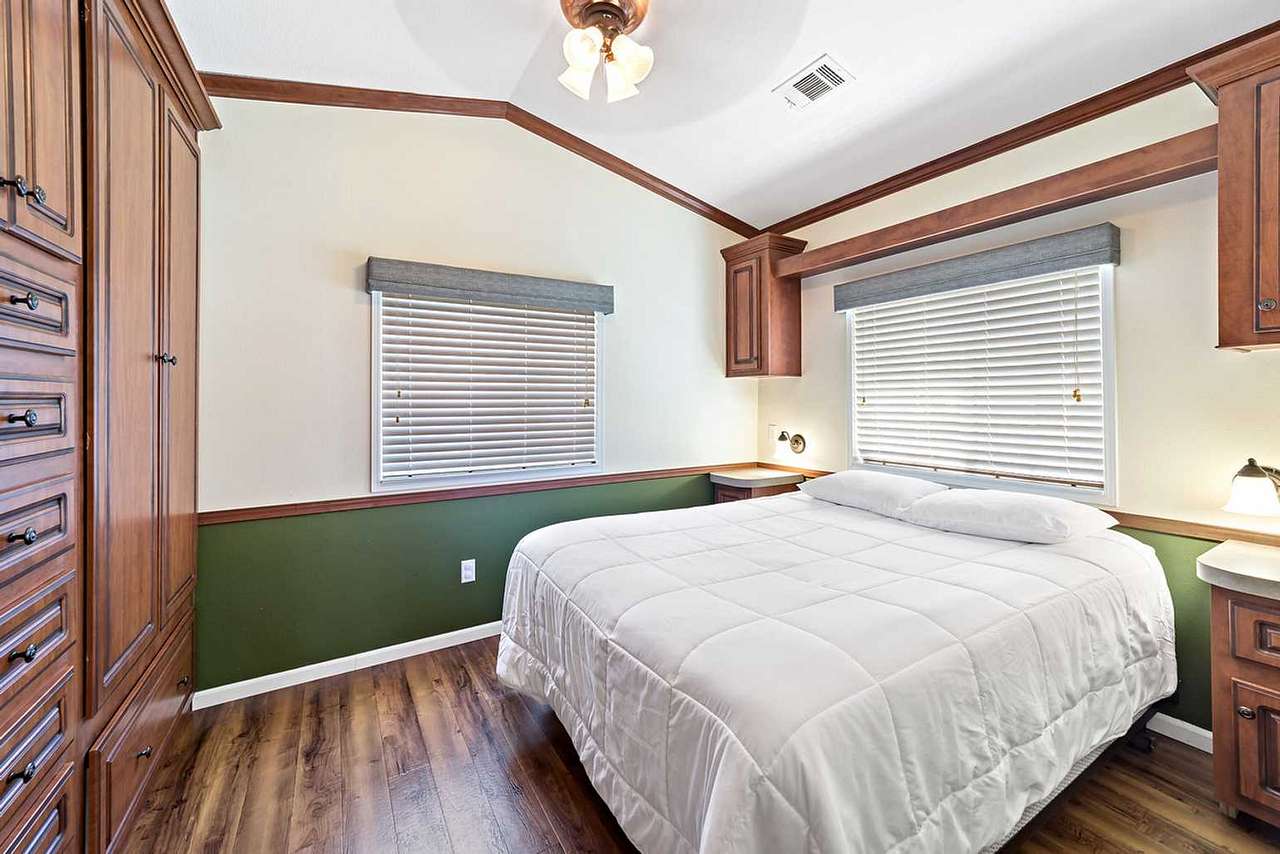Gold 1 Bedroom Rental (1)