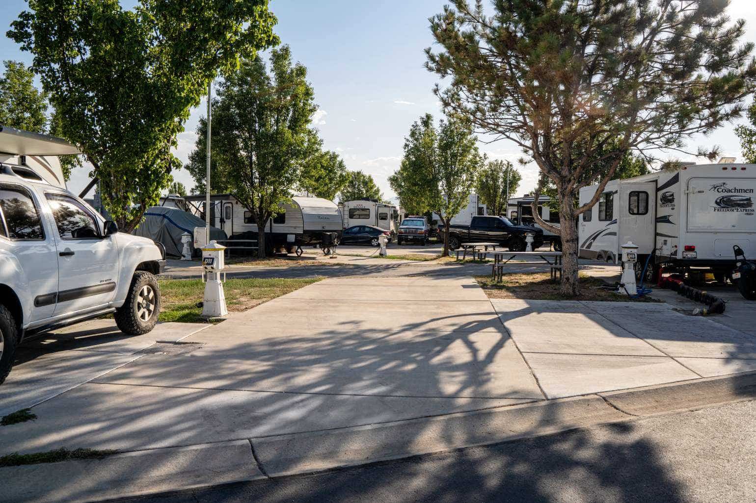 Deluxe Full Hookup Pull-Through RV Site
