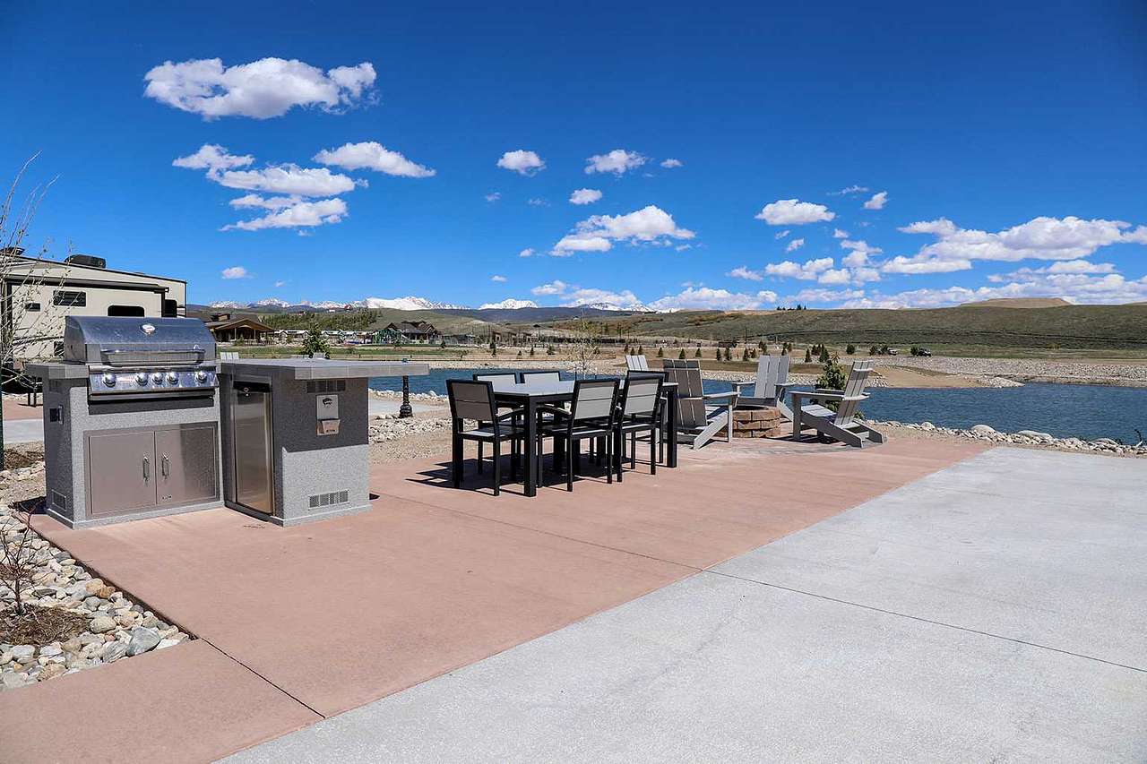 Premium Lakefront RV Site Full Hookup 30/50 Back in (1)