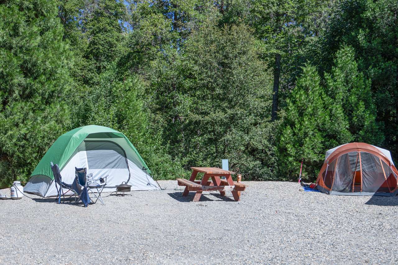 Pitch your tent on one of our spacious tent sites, each equipped with water and electricity for your convenience. You're just a short stroll from our refreshing pool, and the action of both the Adult Clubhouse and the Kids/Teen Clubhouse. Plus, a private trail entrance right by your site leads directly to the stunning shores of Bass Lake. With all this at your fingertips, your perfect outdoor adventure awaits!
Details:
- 1 tent per site.
- Maximum 6 guests per site.
- Water & electricity hookups available.