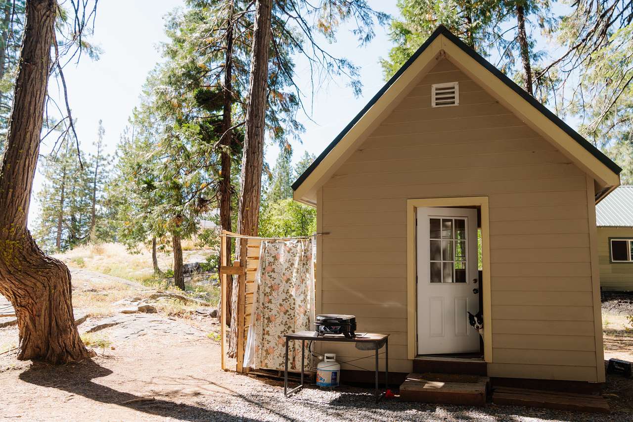 Front view of hut 