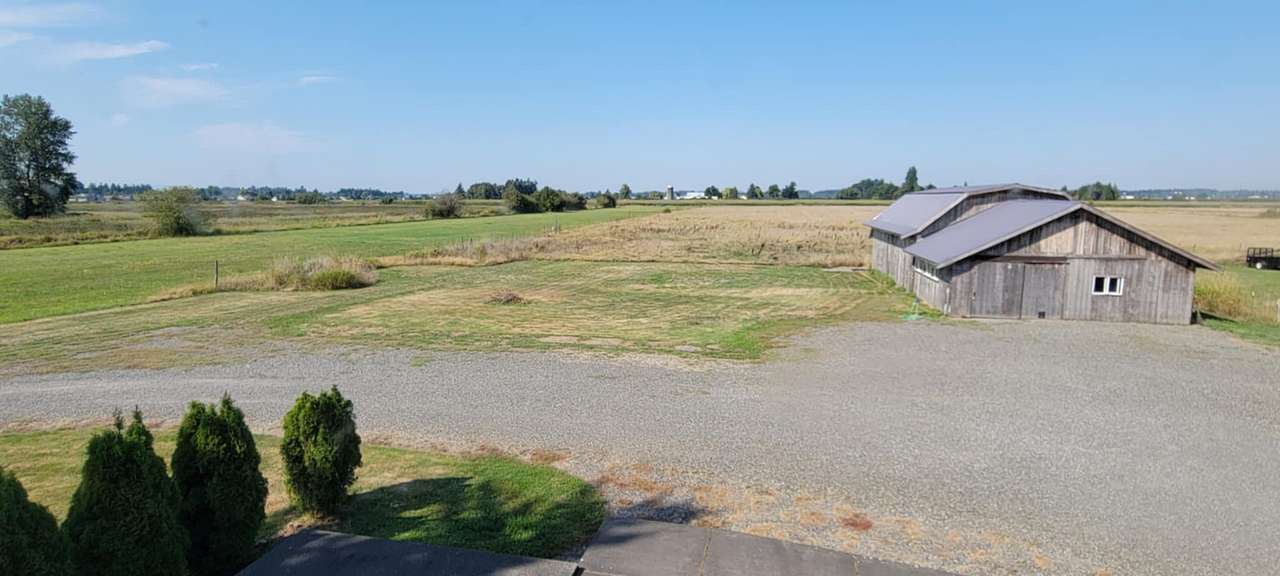 RV parking area is in the left on the foto, just past where that mound of grass is growing...