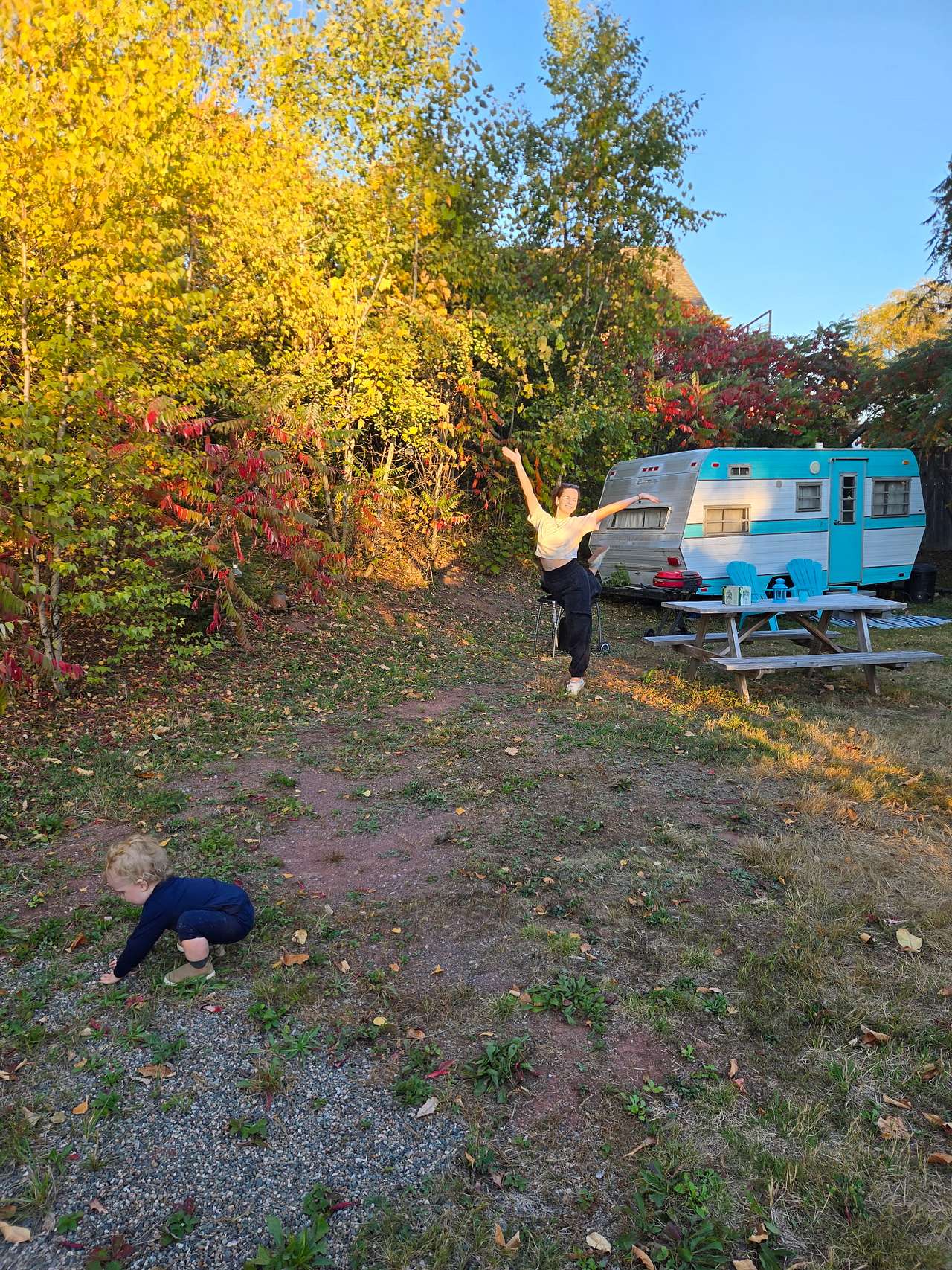 Vintage Camper /Firepit/Apple Trees