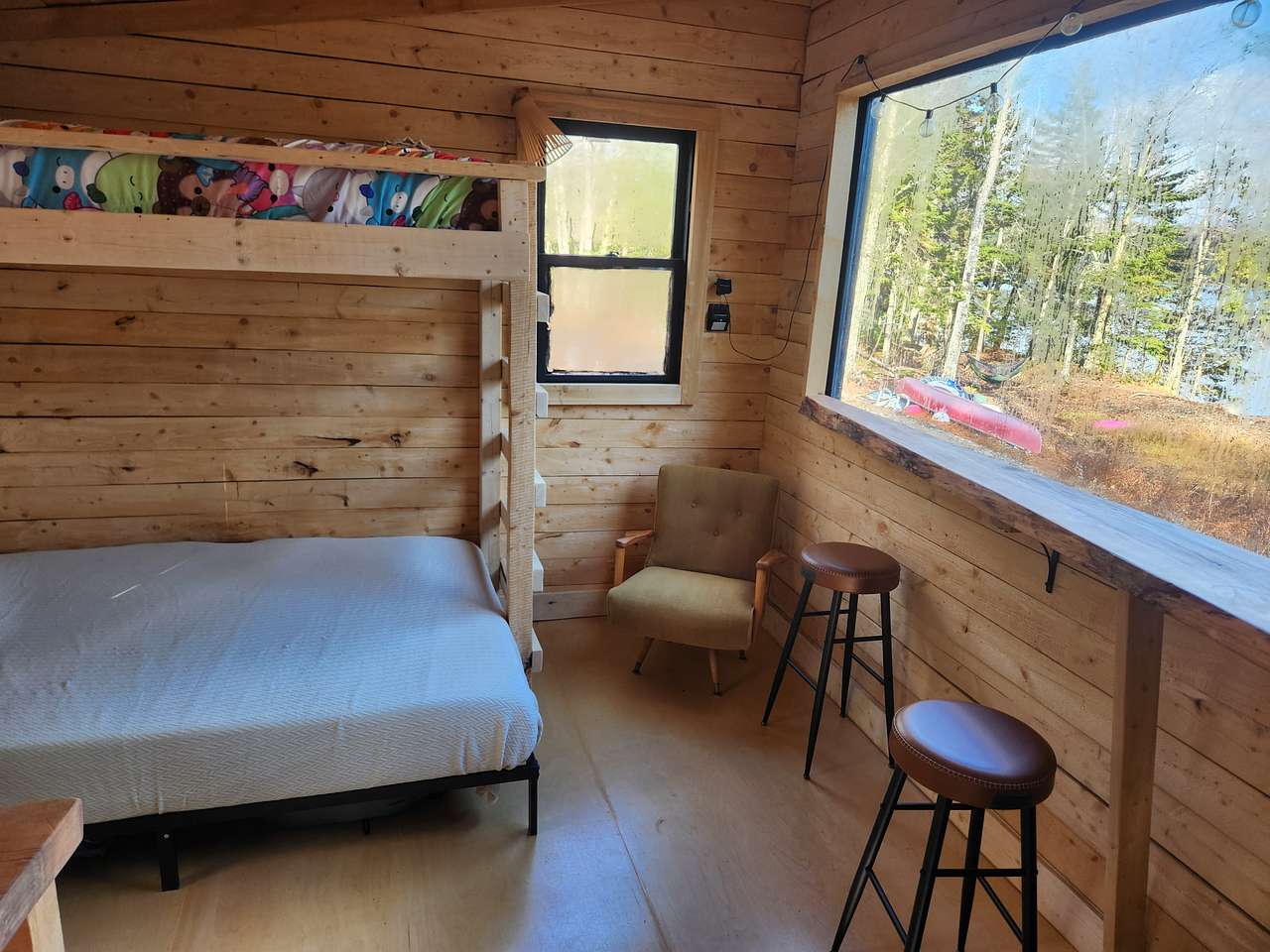 Lakeside Cabin Near St. Andrews