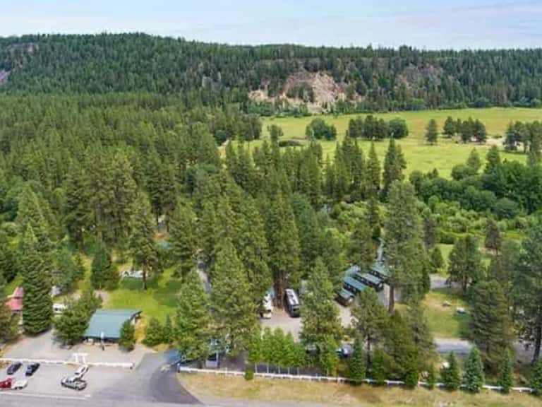Crater Lake Resort