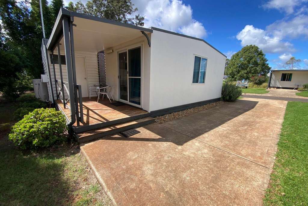 Yarraman Caravan Park & Cabins