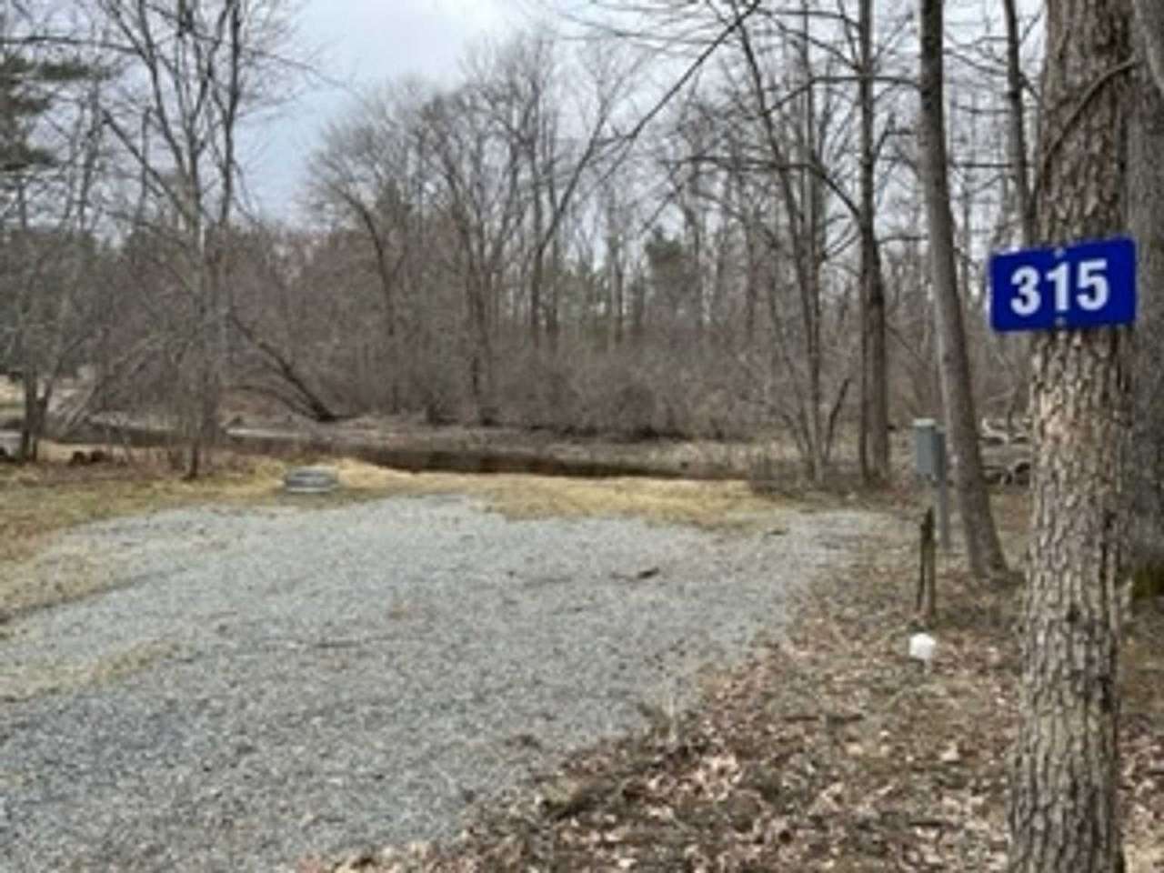 20/30/50 amp Full Hook-up Site Riverfront