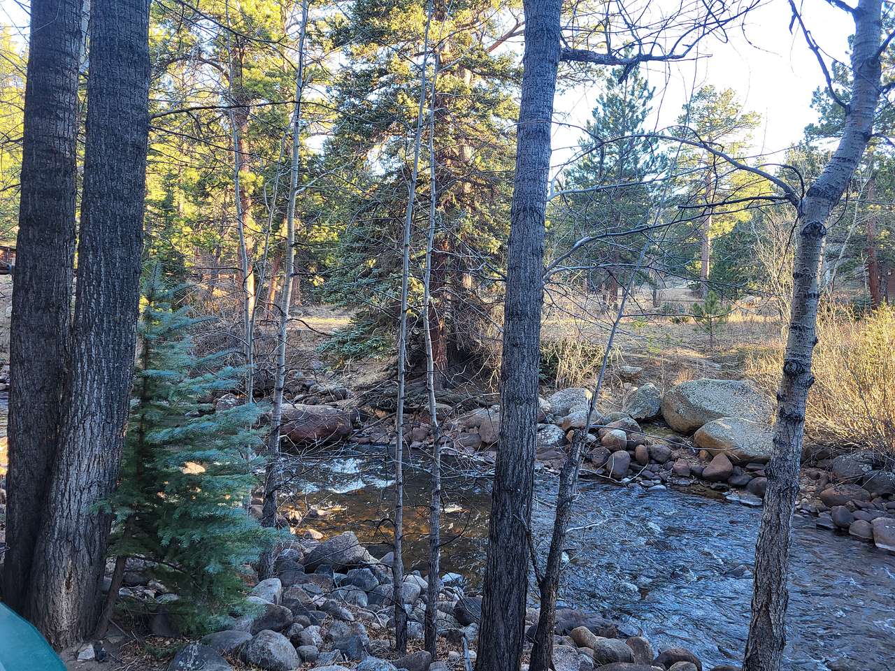 Swiftcurrent Lodge on the River
