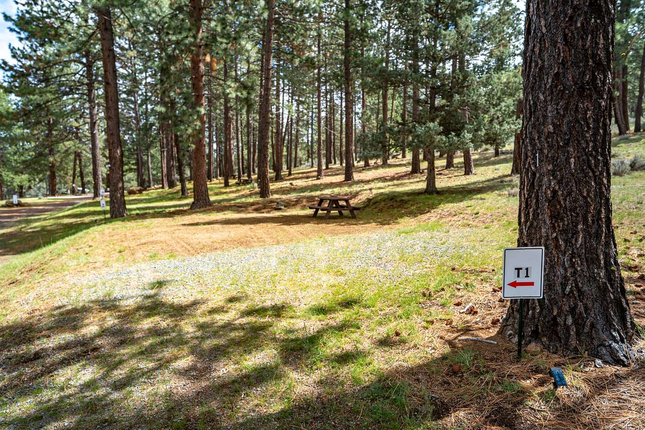 Hawk's Nest RV & Cabin Park